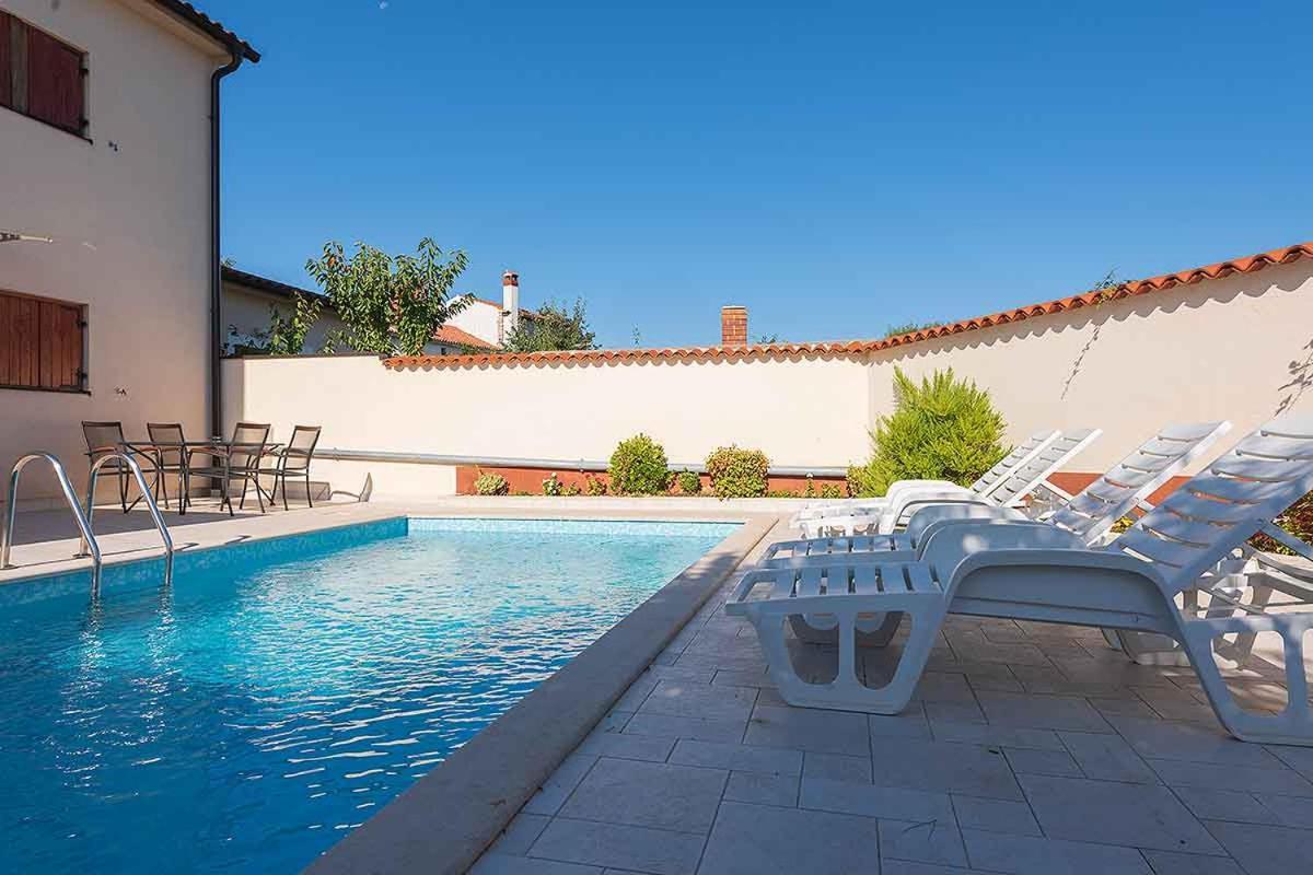 Вилла House Melly With Swimming Pool Ровиньско село Экстерьер фото