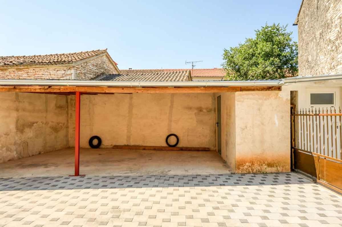 Вилла House Melly With Swimming Pool Ровиньско село Экстерьер фото