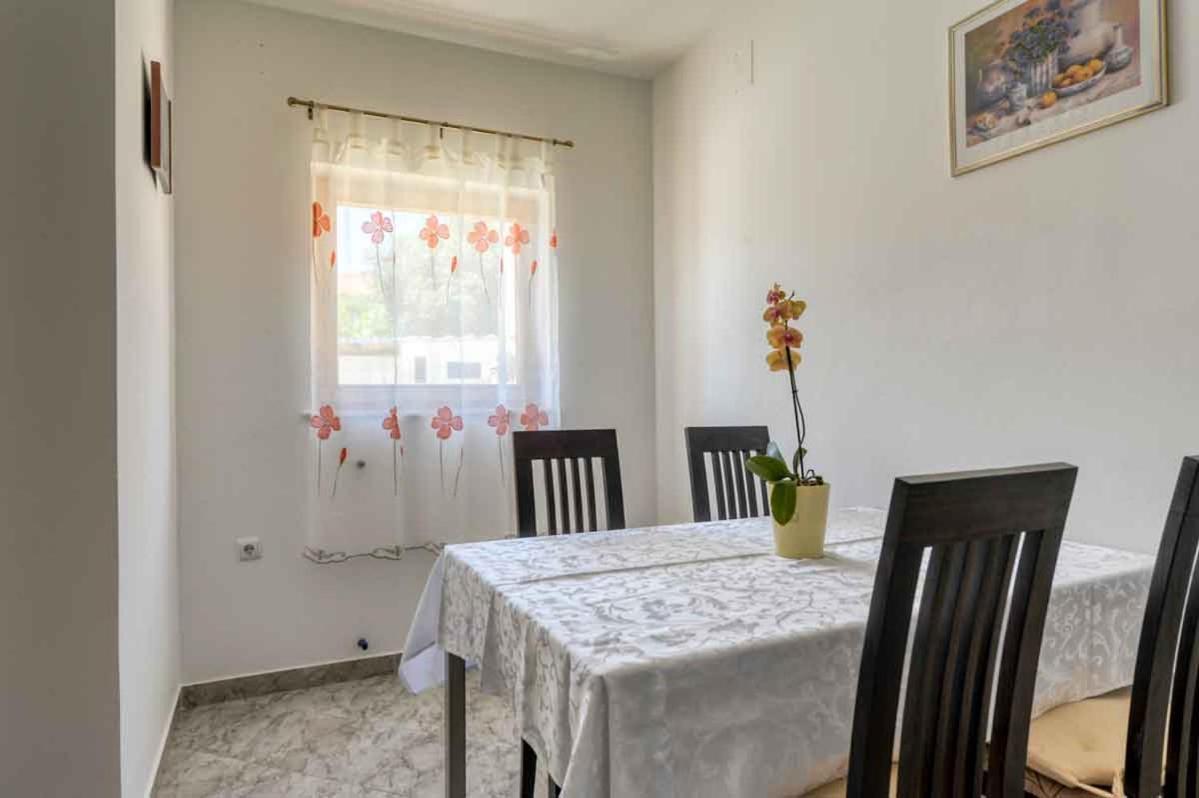 Вилла House Melly With Swimming Pool Ровиньско село Экстерьер фото